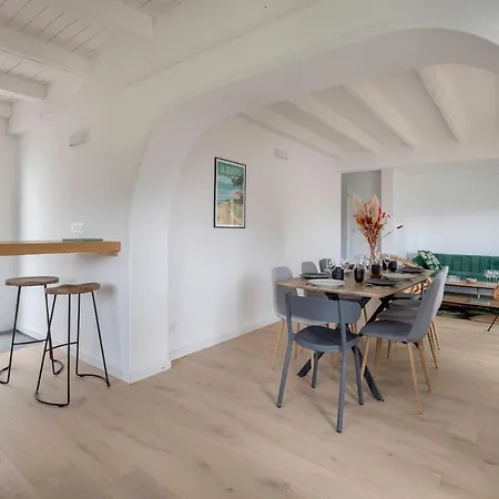 בית נופש Maison Pour 8, Avec Jacuzzi A 200m De La *