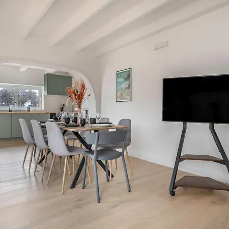 בית נופש Maison Pour 8, Avec Jacuzzi A 200m De La *