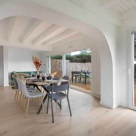 בית נופש Maison Pour 8, Avec Jacuzzi A 200m De La לה ברנרי-אן-רץ