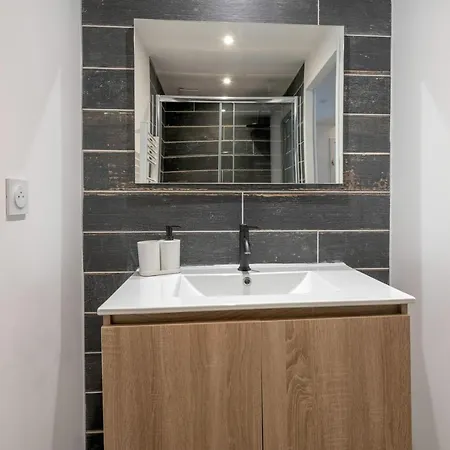 Maison Pour 8, Avec Jacuzzi A 200m De La 펜션 *
