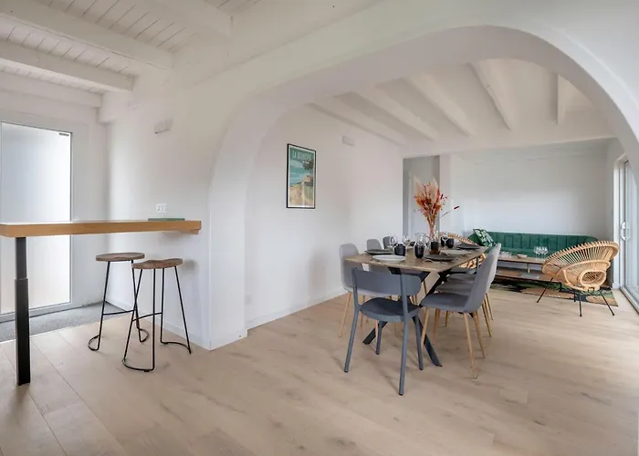 Casa de Férias Maison Pour 8, Avec Jacuzzi à 200m De La *